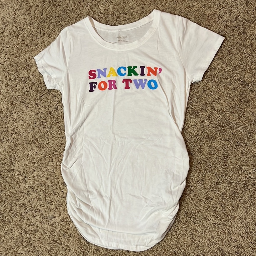 LIKE NEW Motherhood Maternity “Snackin’ For Two” pregnancy tee in size XS!